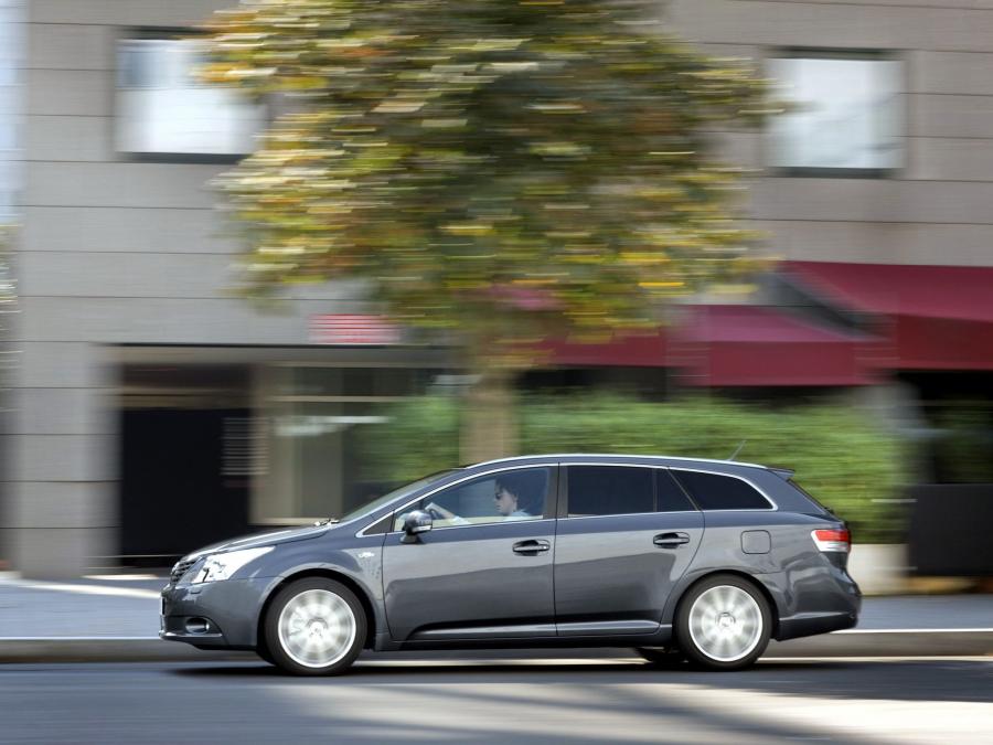  Toyota Avensis Wagon 2008 года  (фото 32 из 53)